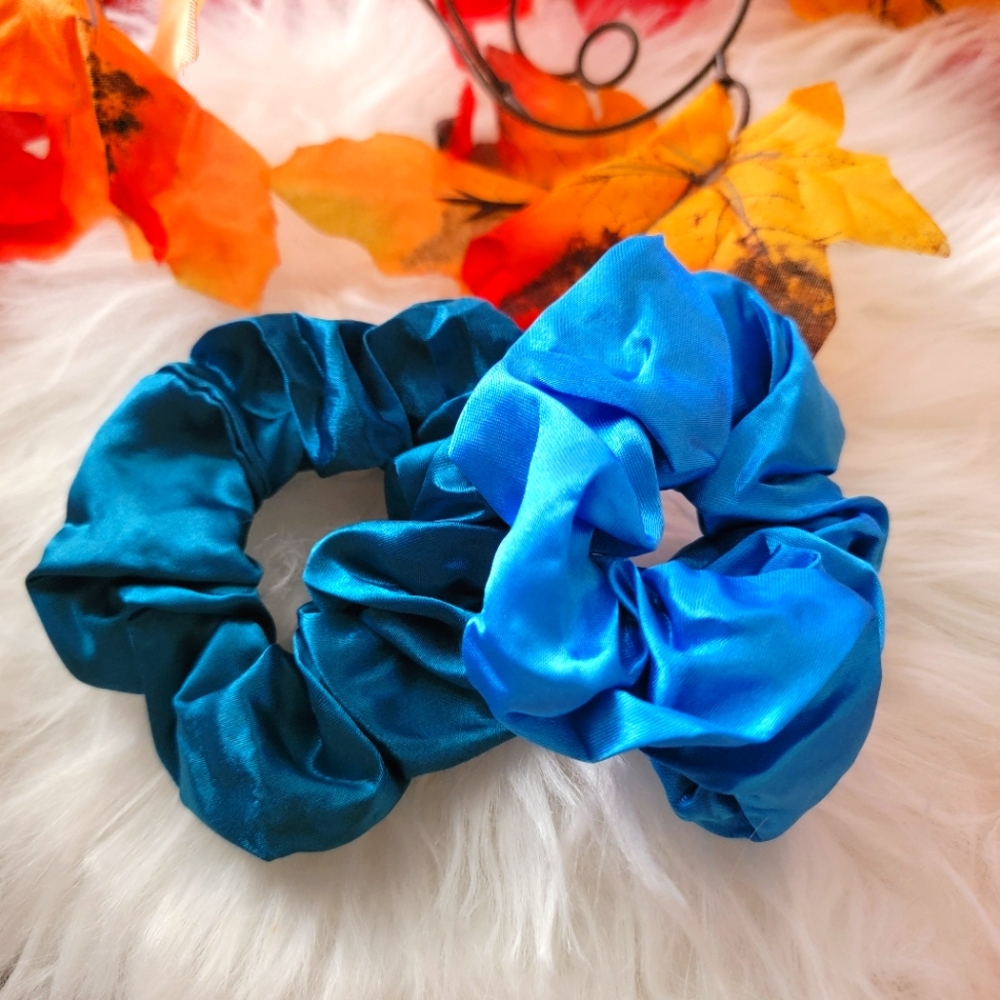 2pcs Blue and Green Satin Scrunchies